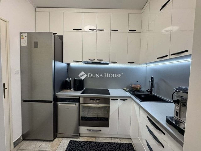 Eladó téglalakás, Kecskeméten 65.9 M Ft, 3 szobás