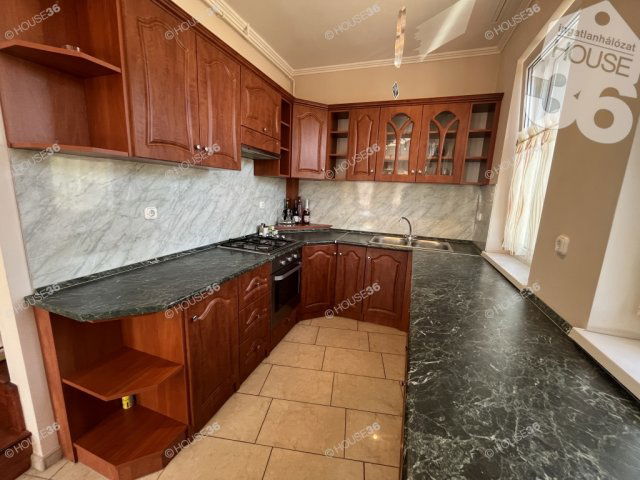 Eladó téglalakás, Solton 60 M Ft, 4 szobás