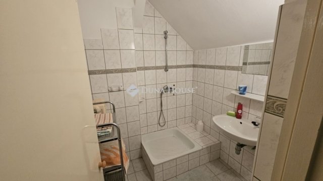 Eladó családi ház, Székesfehérvárott 135 M Ft, 5 szobás