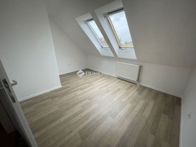 Eladó téglalakás, Szegeden 62 M Ft, 3 szobás