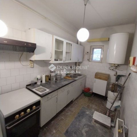 Eladó családi ház, Budapesten, XVI. kerületben 64.9 M Ft