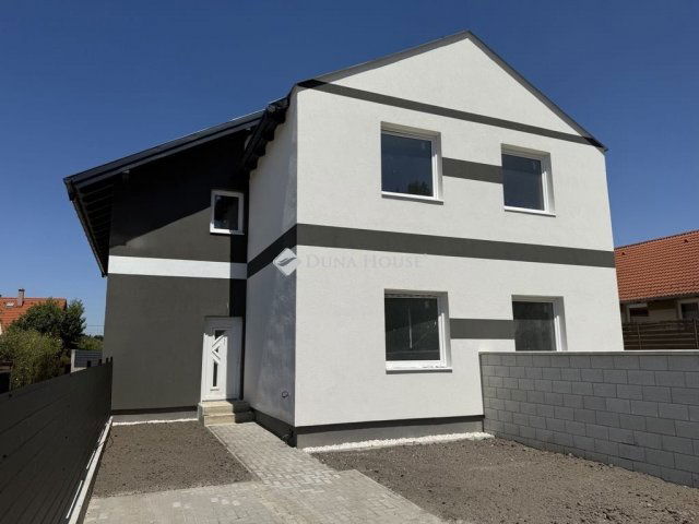 Eladó ikerház, Szigetszentmártonban 65.9 M Ft, 4 szobás