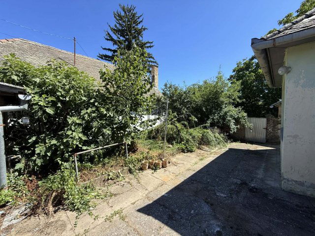 Eladó családi ház, Tolnán, Eötvös utcában 22.5 M Ft, 2 szobás