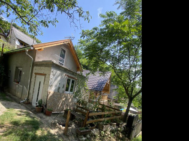 Eladó családi ház, Kesztölcön 25.4 M Ft, 1 szobás