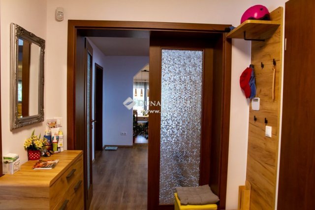 Eladó családi ház, Pécelen 249 M Ft, 6 szobás