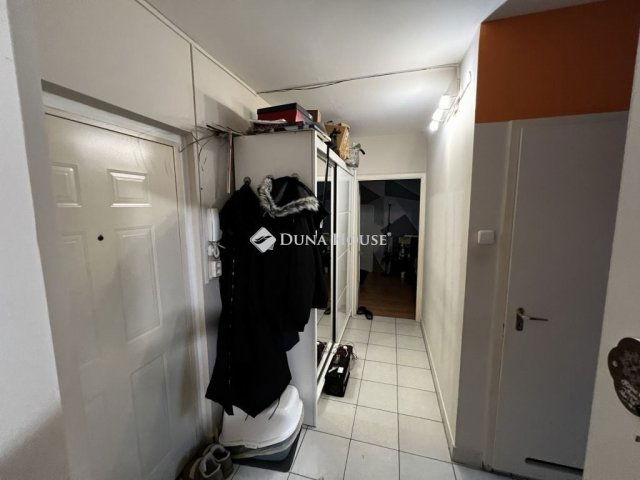 Eladó panellakás, Szegeden 46.5 M Ft, 1+1 szobás