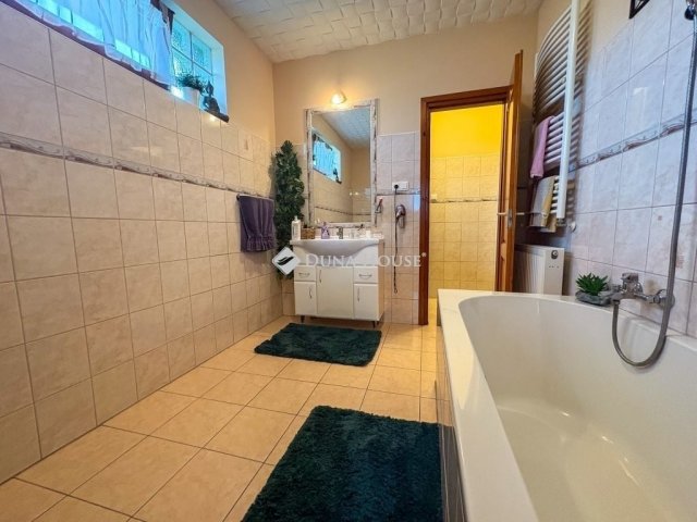 Eladó családi ház, Hernádon 104.9 M Ft, 3 szobás