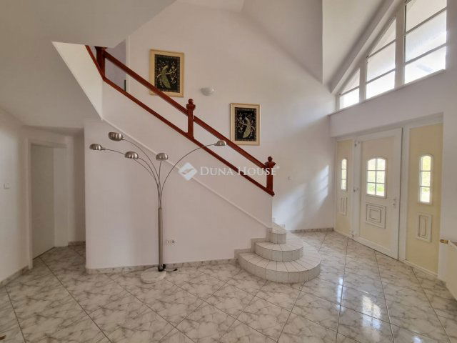 Eladó családi ház, Kápolnásnyéken 199 M Ft, 6 szobás