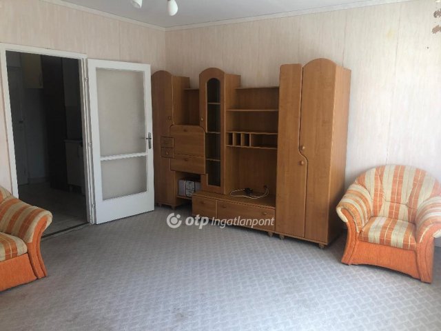 Eladó panellakás, Ajkán 32.9 M Ft, 1+1 szobás