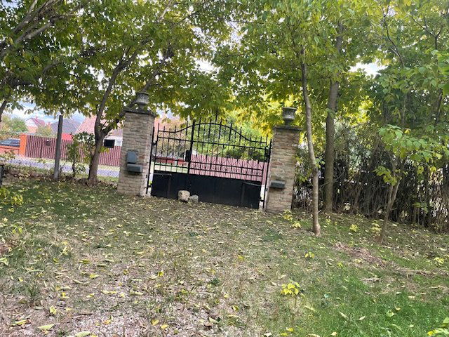 Eladó családi ház, Tasson 220 M Ft, 6 szobás