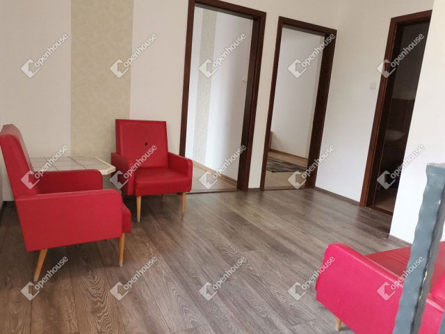 Kiadó téglalakás, albérlet, Tatán 560 E Ft / hó, 5 szobás
