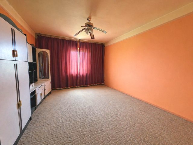 Eladó téglalakás, Dunaújvárosban 32 M Ft, 2 szobás