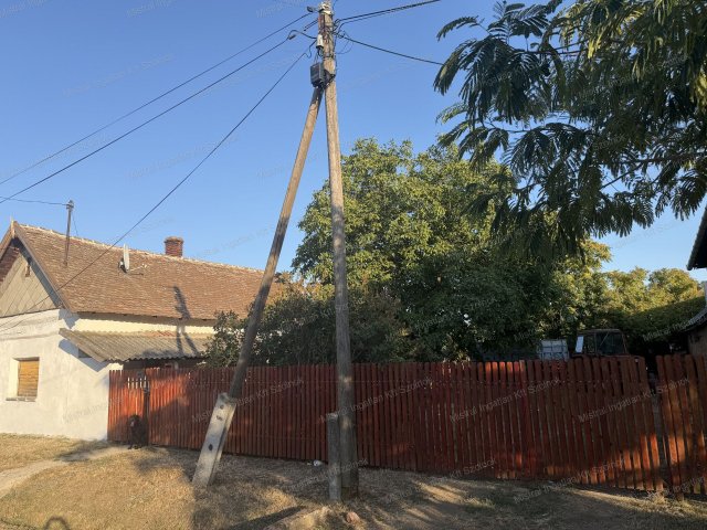 Eladó családi ház, Törökszentmiklóson, Kecskés János utcában
