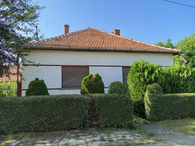Eladó családi ház, Szajolon 25.5 M Ft, 2 szobás