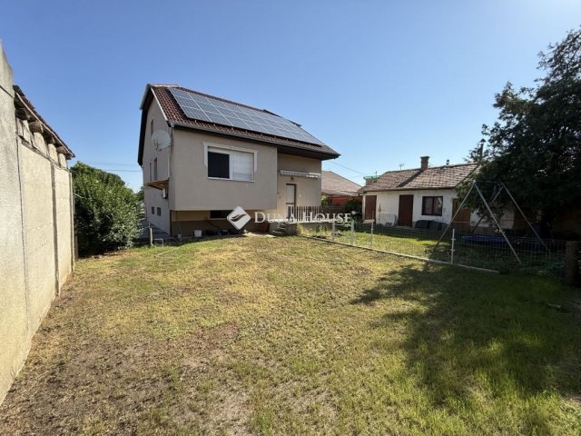 Eladó családi ház, Kecskeméten 87.5 M Ft, 5 szobás