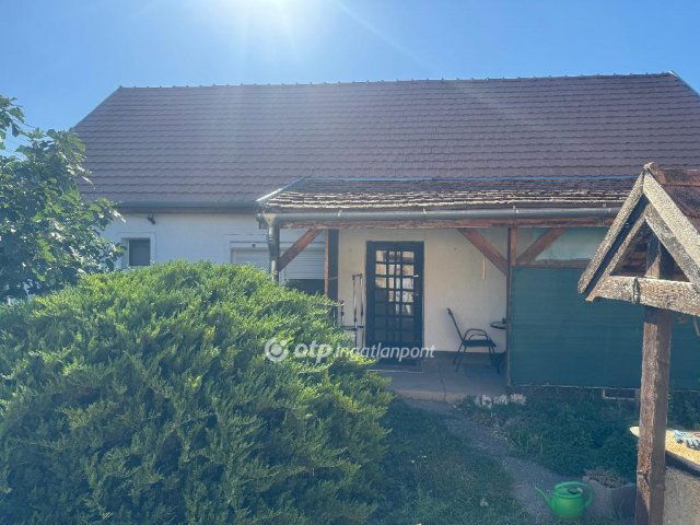 Eladó családi ház, Pusztaszabolcson 30 M Ft, 2+1 szobás