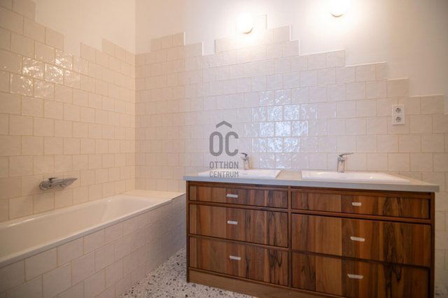 Eladó téglalakás, Budapesten, VI. kerületben 220 M Ft, 4 szobás