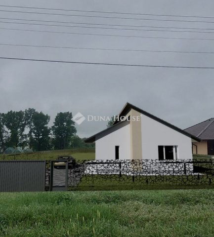 Eladó családi ház, Hernádon 79.99 M Ft, 4 szobás