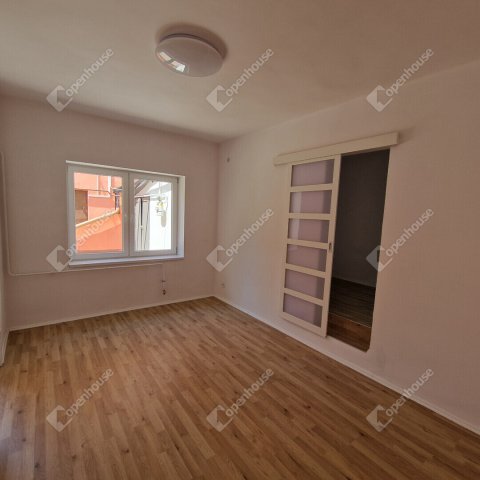 Eladó téglalakás, Siófokon 50 M Ft, 2 szobás