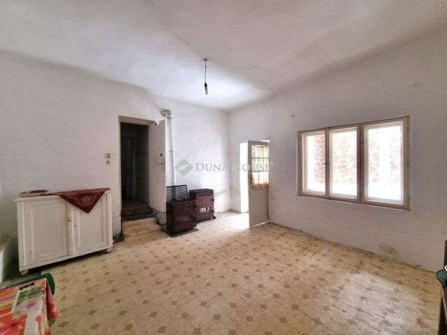 Eladó családi ház, Zsámbokon 38 M Ft, 3 szobás