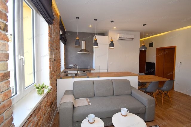 Eladó téglalakás, Győrött 68 M Ft, 2 szobás