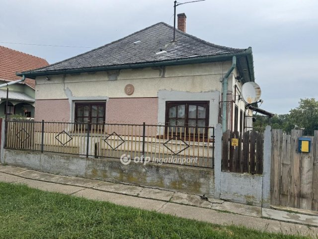 Eladó családi ház, Egyeken 8.5 M Ft, 3 szobás