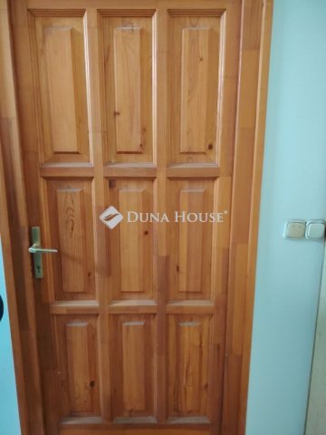 Eladó téglalakás, Dunaújvárosban 89 M Ft, 3 szobás