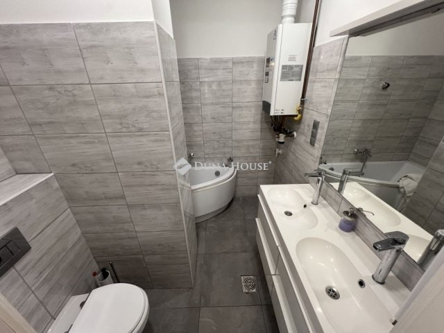 Eladó téglalakás, Budapesten, VI. kerületben 130.9 M Ft