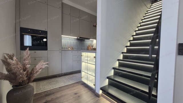 Eladó téglalakás, Győrött 99 M Ft, 4+1 szobás