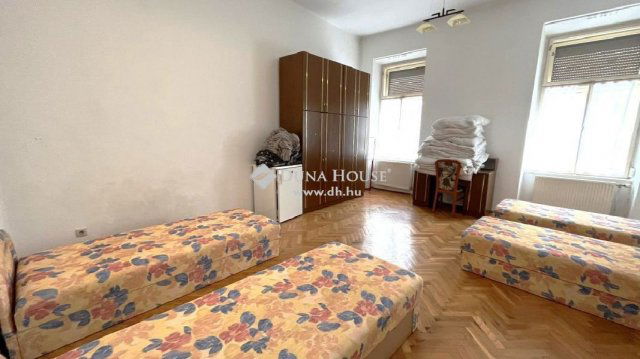 Eladó téglalakás, Szombathelyen 69 M Ft, 4 szobás