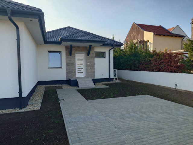 Eladó ikerház, Velencén 99.9 M Ft, 4 szobás