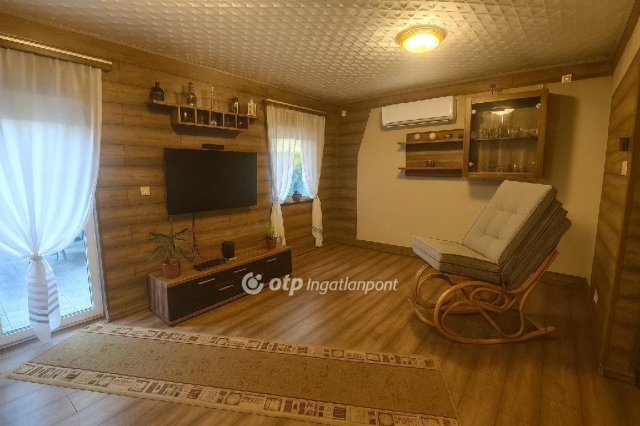 Eladó családi ház, Alsónémediben 169.9 M Ft, 7 szobás