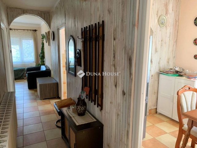 Eladó családi ház, Ercsiben 62.5 M Ft, 2 szobás