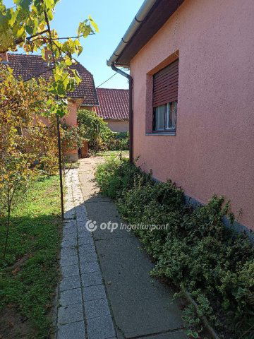 Eladó családi ház, Nyírbátorban 24.5 M Ft, 3 szobás