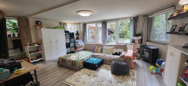 Eladó családi ház, Budakeszin 179.7 M Ft, 9 szobás