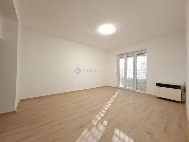 Eladó téglalakás, Komlón 16.9 M Ft, 2 szobás
