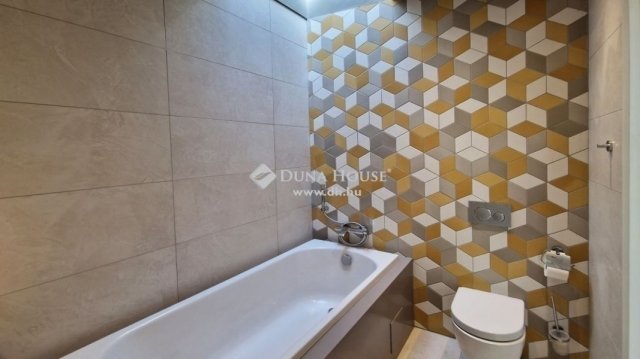 Eladó családi ház, Budapesten, III. kerületben 480 M Ft