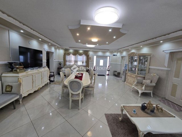 Eladó családi ház, Sárbogárdon 64.9 M Ft, 4 szobás