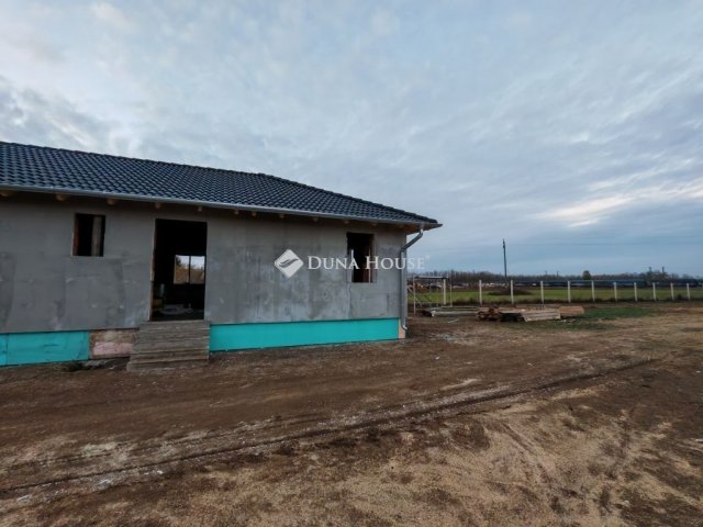 Eladó ikerház, Pilisen 34.5 M Ft, 2 szobás / költözzbe.hu