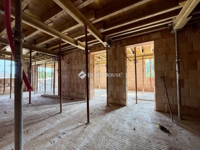 Eladó téglalakás, Herenden 79 M Ft, 3 szobás