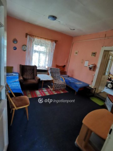 Eladó családi ház, Vécsen 5.5 M Ft, 2 szobás