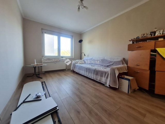 Eladó panellakás, Dunaföldváron 25.9 M Ft, 1 szobás