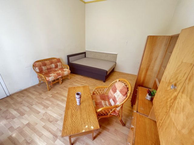 Kiadó téglalakás, albérlet, Kaposváron, Fő utcában, 1 szobás