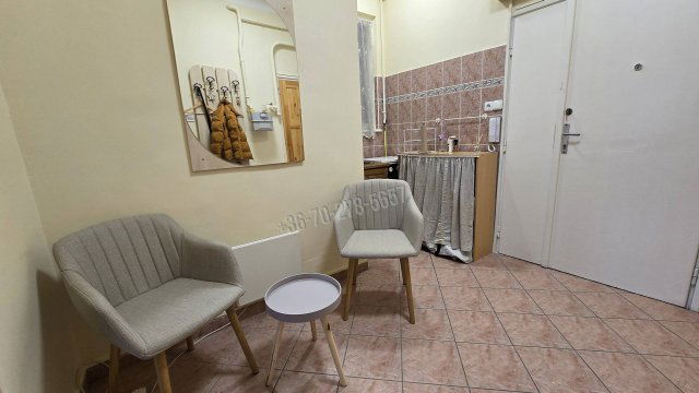 Eladó téglalakás, Pécsett 42 M Ft, 1+1 szobás