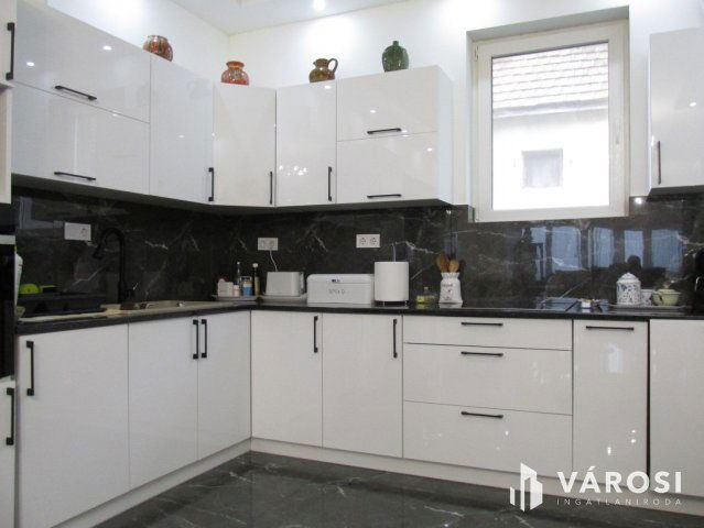 Eladó családi ház, Tereskén 160 M Ft, 7 szobás