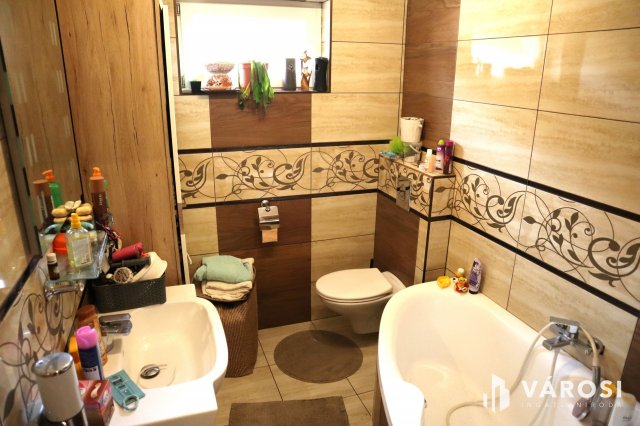 Eladó családi ház, Siófokon 143 M Ft, 4 szobás