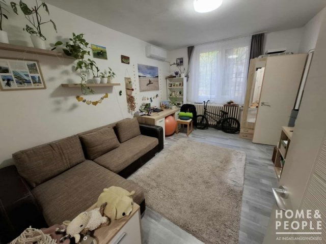 Eladó téglalakás, Szegeden 52.9 M Ft, 2 szobás