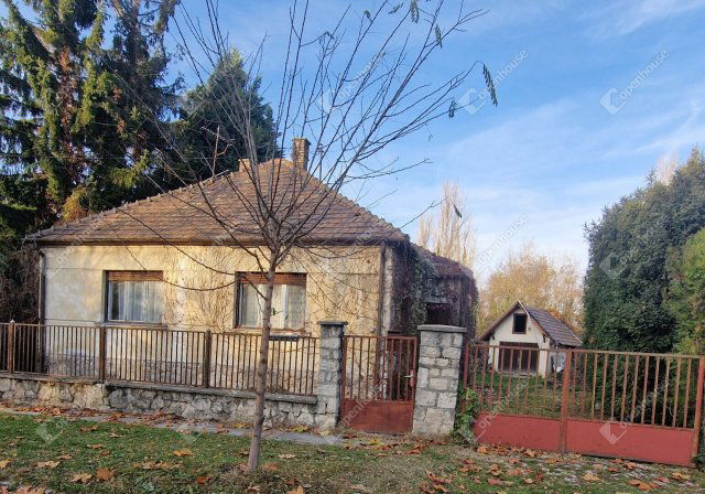 Eladó családi ház, Komáromban 55 M Ft, 3 szobás