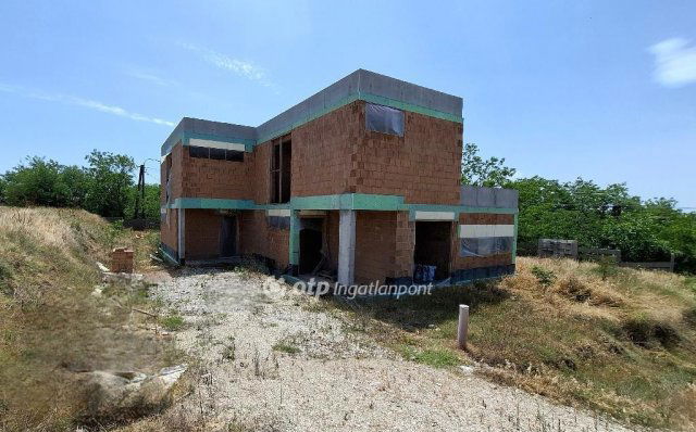 Eladó téglalakás, Fonyódon 97.104 M Ft, 3+1 szobás