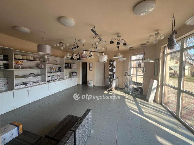 Eladó üzlethelyiség, Püspökladányban 148.9 M Ft